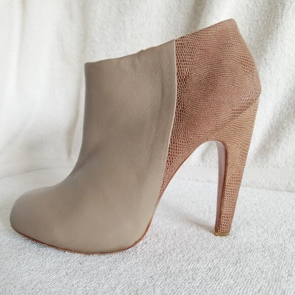 Badgley Mischka taupe snakeskin textured booties - Picture 1 of 8
